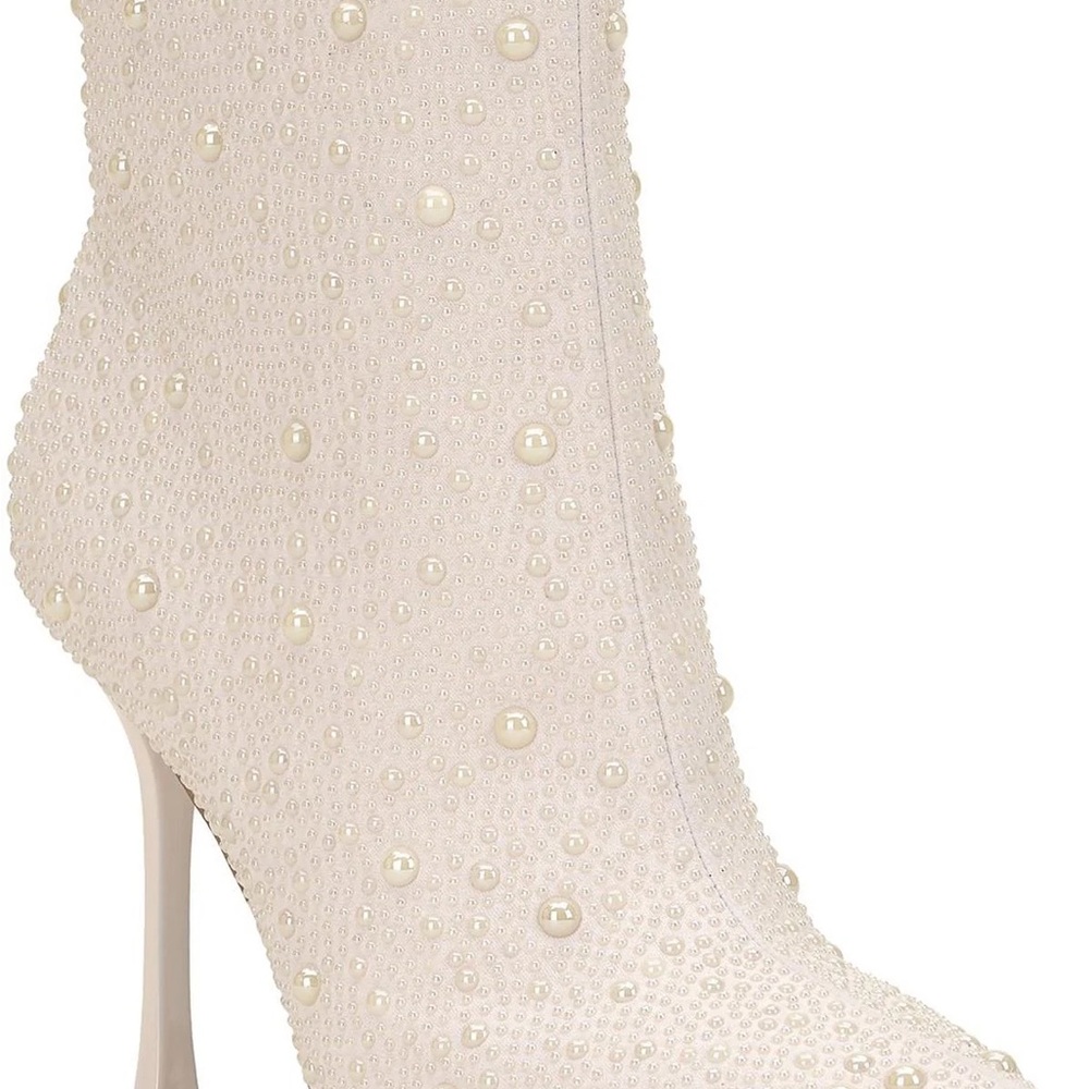i.n.c international concepts white pearl booties 7 1/2